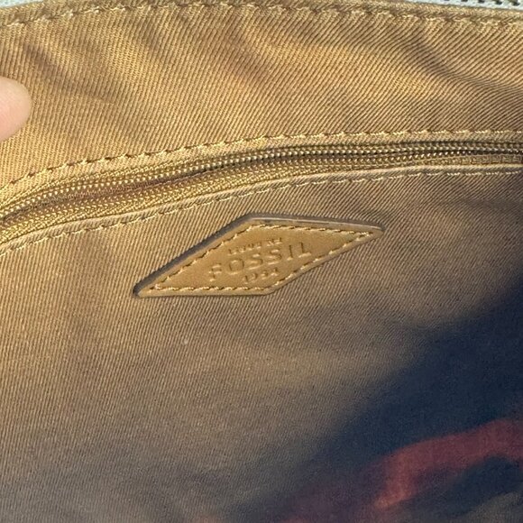 Fossil floral sling bag with front zippered pocket - Picture 4 of 7